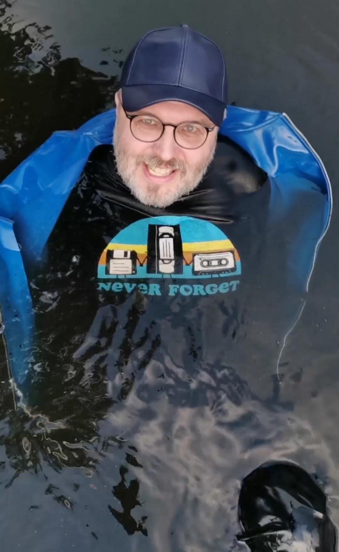 Öffentliches Bad in Lack & Sneaker Pt 4