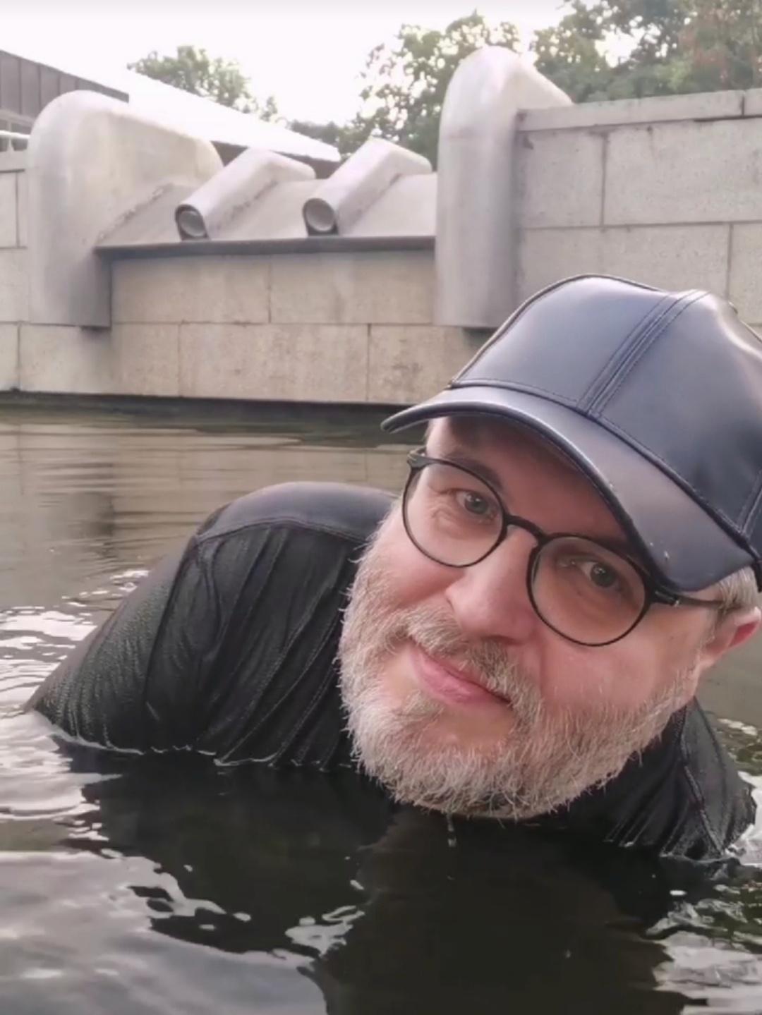 Öffentliches Bad in Lack & Sneaker Pt 5