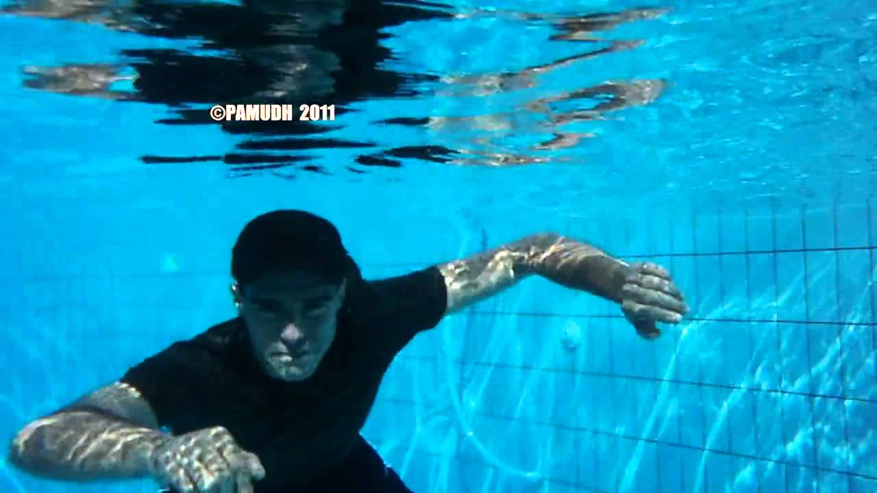 Swimming in pool (2011.3)